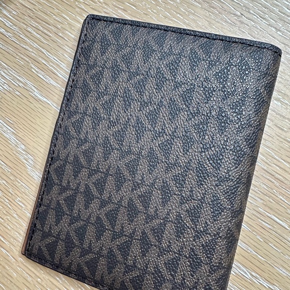 NWOT Michael Kors Logo Brown Pochette Shoulder Bag w/ Matching Passport Wallet - Picture 7 of 13